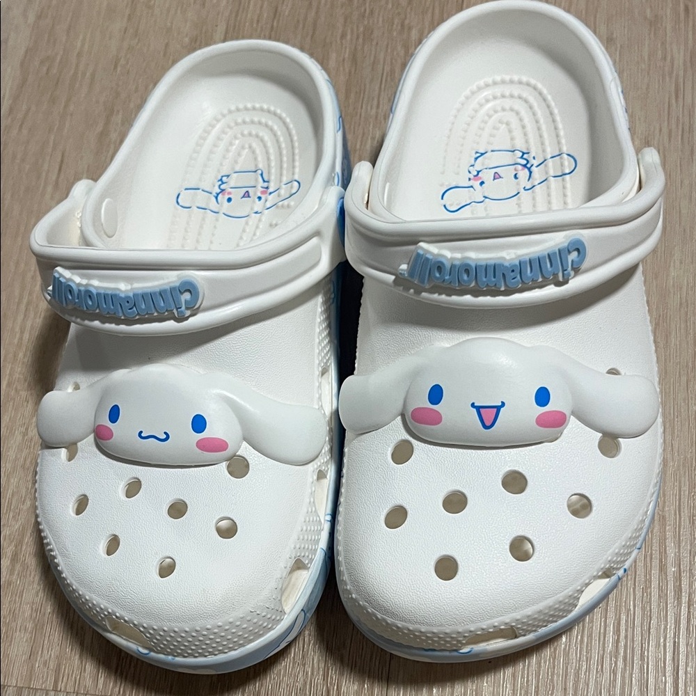 CROCS Cinnamoroll White Kids Clogs - Picture 9 of 9